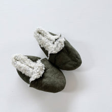 Load image into Gallery viewer, Nature Baby Lambswool Booties Forest Green (0-3m)
