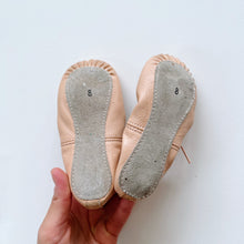 Load image into Gallery viewer, Flo Dancewear Ballet Shoes (8 about EU22)
