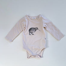 Load image into Gallery viewer, Burrow &amp; Be Organic Bodysuit Cream Kiwi (6-12m)
