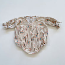 Load image into Gallery viewer, Noni Romper Oatmeal/ Peachy Flowers (0-3m)
