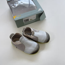 Load image into Gallery viewer, Bobux Xplorer Aktiv Knit Grey (EU20 /UK 3.5/ US 4)
