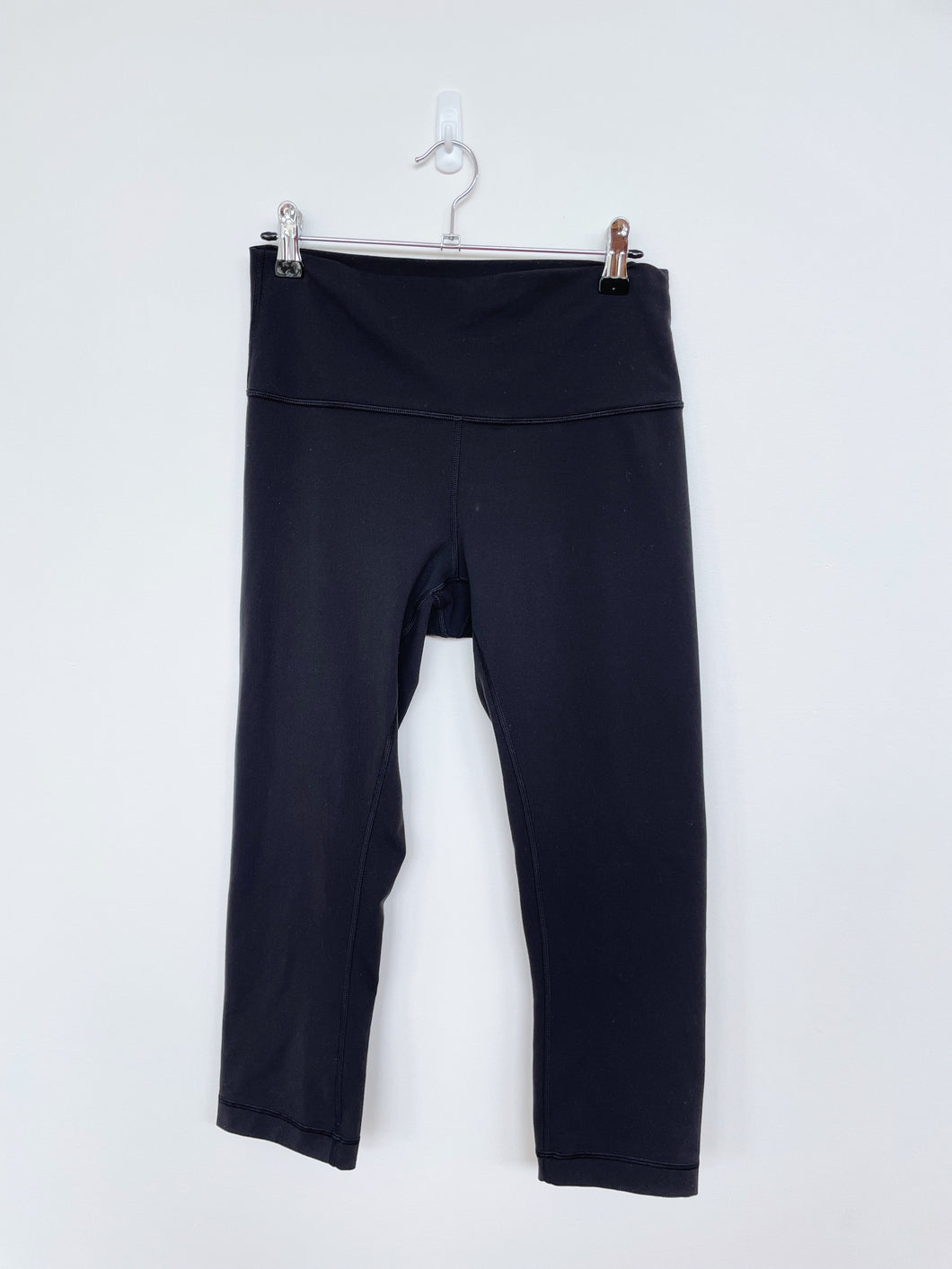 Lululemon Black 3/4 Pants (lulu 8 / NZ 10-12)