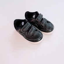 Load image into Gallery viewer, Nike Leather Sneakers Velcro Black (UK5.5/EU 22/ 12cm)
