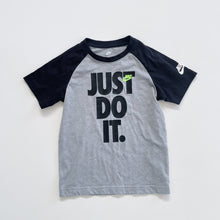 Load image into Gallery viewer, Nike T-Shirt Just Do It Black/Grey (6y)
