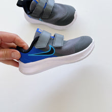 Load image into Gallery viewer, Nike Velcro Sneakers Grey (EU22/UK5.5/12cm)
