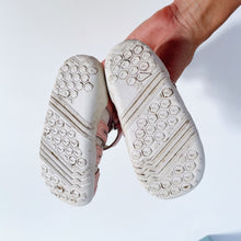 Load image into Gallery viewer, Bobux Summit Sandals Seashell/ White (EU21)
