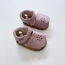 Load image into Gallery viewer, Pretty Brave Leather Sandals Dusty Mauve (S/ 0-6m)
