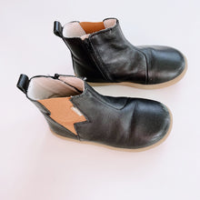 Load image into Gallery viewer, Pretty Brave Leather Boots Black (EU24)
