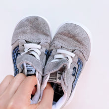 Load image into Gallery viewer, Vans Leather Shoes Velcro Grey (UK6.5/EU 23.5/ US 7)

