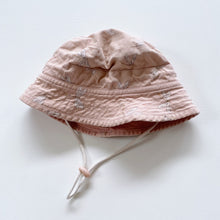Load image into Gallery viewer, Nature Baby Organic Pink Kindy Sun Hat (large/6-24m)
