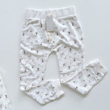 Load image into Gallery viewer, Jamie Kay Organic Gracie Pants + Sweater Set Sweet William NEW (7y)
