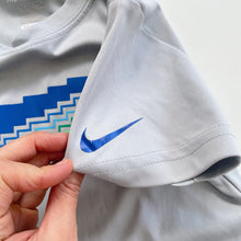 Load image into Gallery viewer, Nike Exercise Top Light Grey/Logo (6y)
