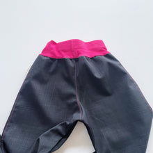 Load image into Gallery viewer, Octokids Wet Weather Gear Black/Pink (5y)
