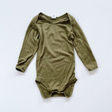 Load image into Gallery viewer, Nature Baby Merino Bodysuit Green *small flaw (1y)
