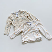 Load image into Gallery viewer, Bonds L/S Bamboo Kimono Top Bundle 2x Orange/Blue Stars (0-3m)
