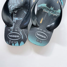 Load image into Gallery viewer, Havaianas Batman Jandals (EU25-26)
