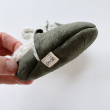 Load image into Gallery viewer, Nature Baby Lambswool Booties Forest Green (0-3m)

