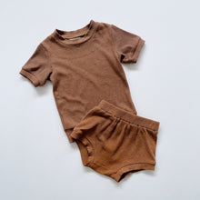 Load image into Gallery viewer, August Bear Ribbed Kindy Set Brown (2y)
