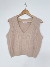 Load image into Gallery viewer, Glassons Cable Knit Vest Oatmeal (XS)
