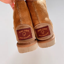 Load image into Gallery viewer, Kiwi UGG New Zealand Sheepskin Boots (21cm/5-6y)
