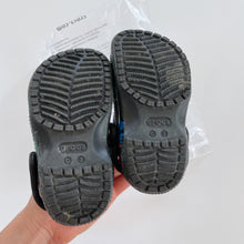 Load image into Gallery viewer, Crocs Marvel Shoes and Charms Avengers (C7)
