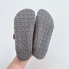Load image into Gallery viewer, Birkenstocks Arizona Kids Mocca (EU32)
