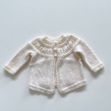 Load image into Gallery viewer, Handmade Lambswool Cardigan Cream *small flaw (3-6m)
