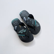Load image into Gallery viewer, Havaianas Batman Jandals (EU25-26)
