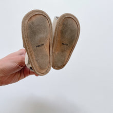 Load image into Gallery viewer, Pretty Brave Leather Sandals Floral (M / 6-12m))
