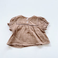 Load image into Gallery viewer, Illoura the Label Muslin Blouse Walnut (1y)
