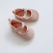 Load image into Gallery viewer, Seed Pink Shoes Gold Detail (3-6m)
