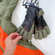 Load image into Gallery viewer, XTM Rugrats II Kids One Piece Snow Suit Green/Orange + Gloves (4y)
