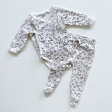 Load image into Gallery viewer, Nature Baby Organic Top + Pants Bundle Animals (6-12m)
