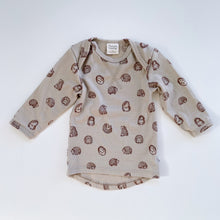 Load image into Gallery viewer, Nature Baby Merino Top L/S Hedgehog (3-6m)
