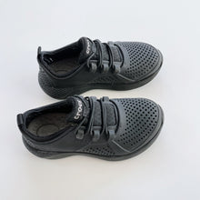 Load image into Gallery viewer, LiteRide by Crocs Sneakers Black (c11)
