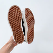 Load image into Gallery viewer, Vans Black Canvas (UK13.5 / US1/ EU31.5)
