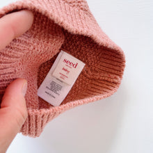Load image into Gallery viewer, Seed Knitted Hat Salmon (newborn-3m)
