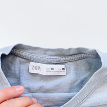 Load image into Gallery viewer, Zara T-Shirt Light Blue/Grey (10y)
