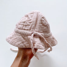 Load image into Gallery viewer, Nature Baby Organic Pink Sun Hat (m/ 3-6m)

