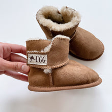 Load image into Gallery viewer, UGG Boots Tan (12-18m)
