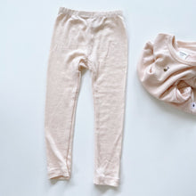 Load image into Gallery viewer, Dimples Merino Top + Pants Light Peach (3y)
