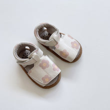 Load image into Gallery viewer, Pretty Brave Leather Sandals Floral (M / 6-12m))
