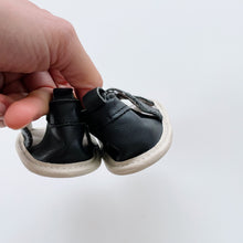Load image into Gallery viewer, Pretty Brave Black Leather Sandals (Small/6-12m)
