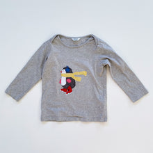 Load image into Gallery viewer, Baby Boden Pinguin L/S Top Grey (18-24m)
