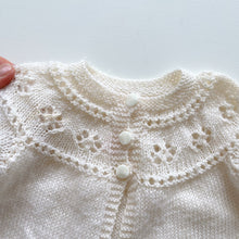 Load image into Gallery viewer, Handmade Lambswool Cardigan Cream *small flaw (3-6m)
