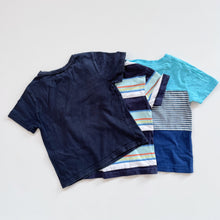 Load image into Gallery viewer, Mac &amp; Ellie Kindy T-Shirt Bundle 3x "Navy dino" (4y)
