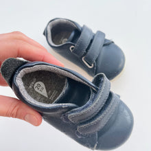 Load image into Gallery viewer, Bobux Step Up Leather Shoes Navy Velcro (EU20)
