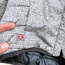 Load image into Gallery viewer, Macpac Reversible Spring Jacket Grey Speckled/ Black (4y)
