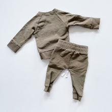Load image into Gallery viewer, Jamie Kay Organic Track Suit Wildest Green *small flaw (0-3m)
