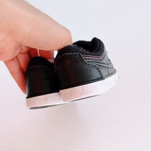 Load image into Gallery viewer, Nike Leather Sneakers Velcro Black (UK5.5/EU 22/ 12cm)
